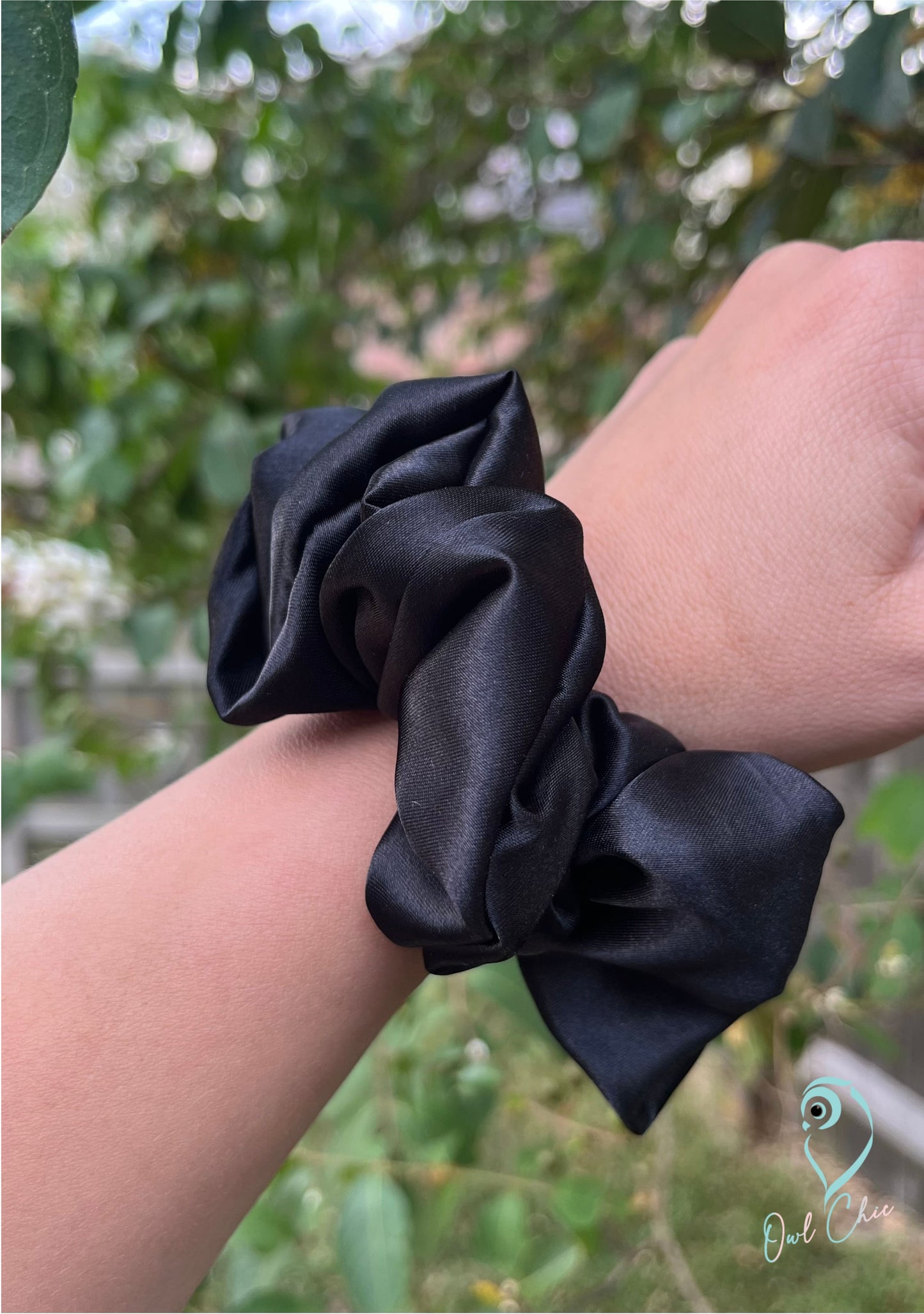 Polyester charmeuse satin scrunchie in black