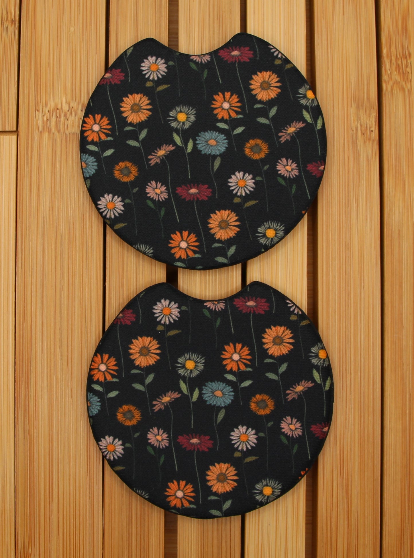 Elegant floral print car coasters with daisy design
