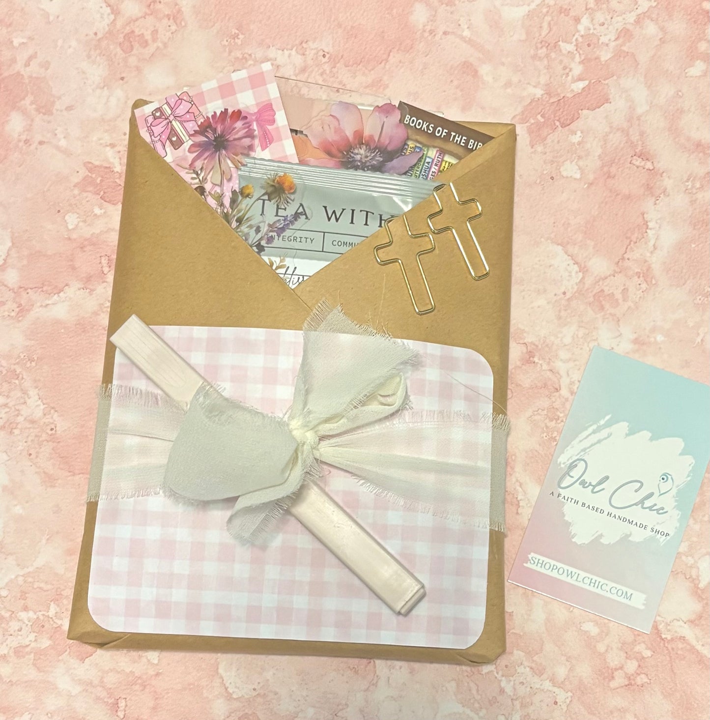 Blind Date Devotional for Teen Girls | Hear Jesus Speak to Your Heart Through Daily Scripture