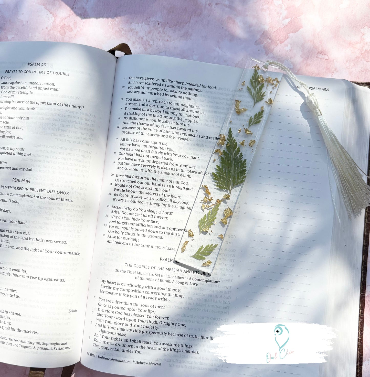 Handmade Resin Bookmark with Dried Flowers & Gold Flakes  |  Aesthetic Gift for Book Lovers