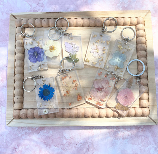 Handmade Resin Keychain with Dried Flowers & Gold Flakes | Unique Floral Gift
