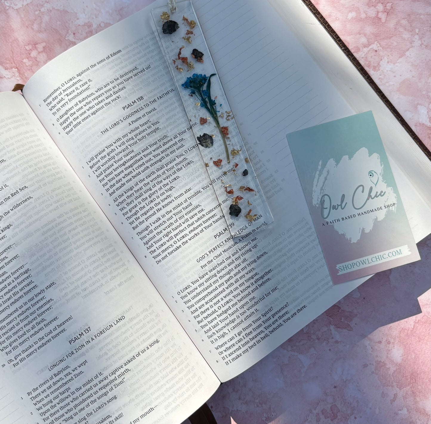 Handmade Resin Bookmark with Dried Flowers & Gold Flakes  |  Aesthetic Gift for Book Lovers