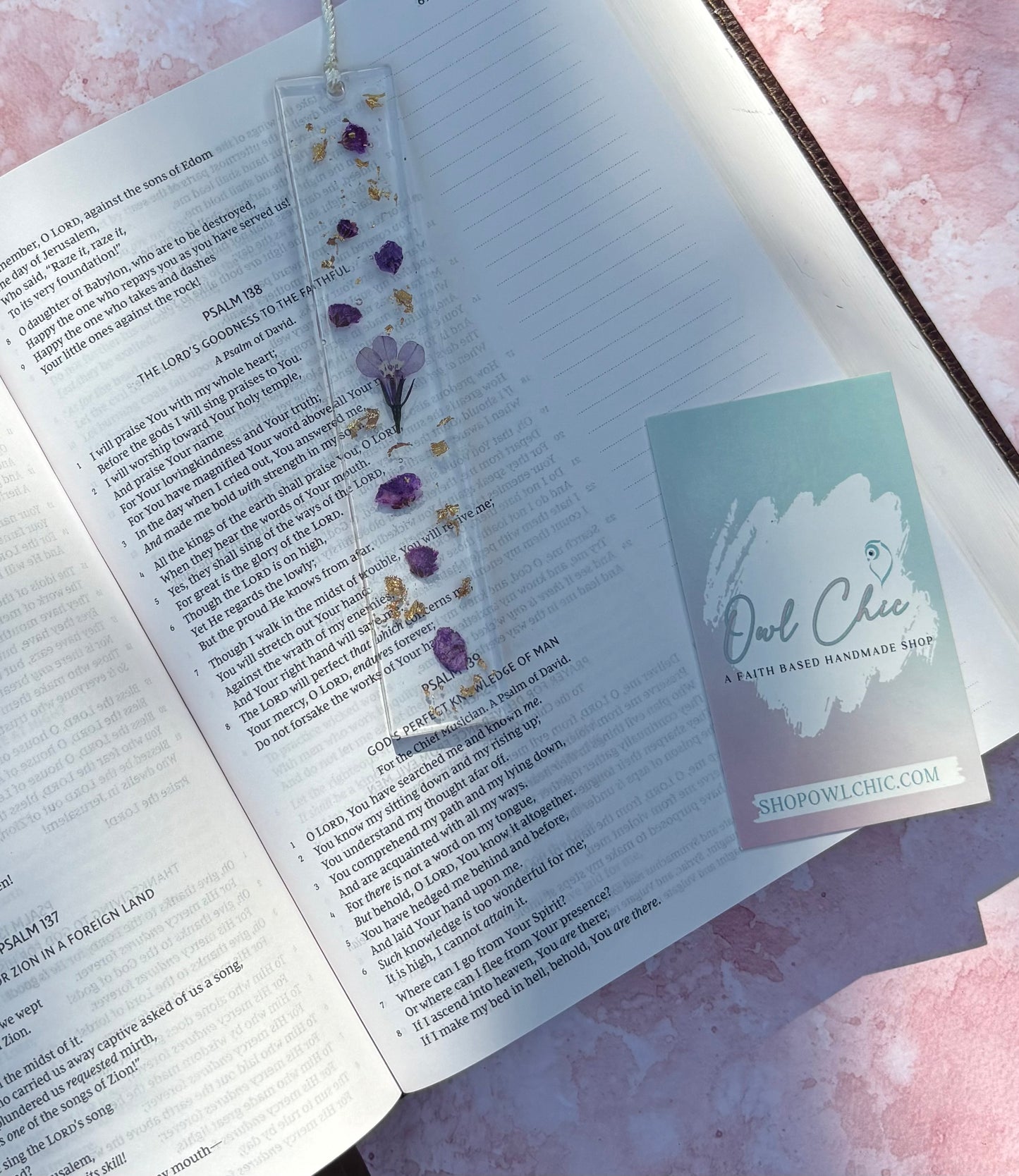 Handmade Resin Bookmark with Dried Flowers & Gold Flakes  |  Aesthetic Gift for Book Lovers