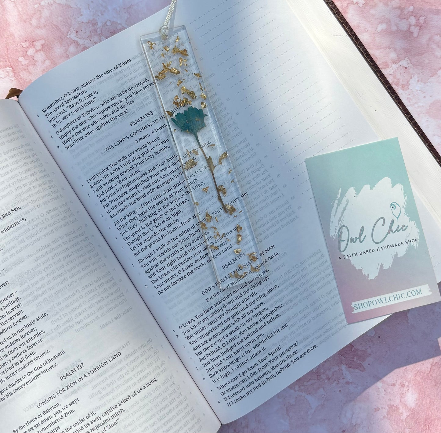 Handmade Resin Bookmark with Dried Flowers & Gold Flakes  |  Aesthetic Gift for Book Lovers