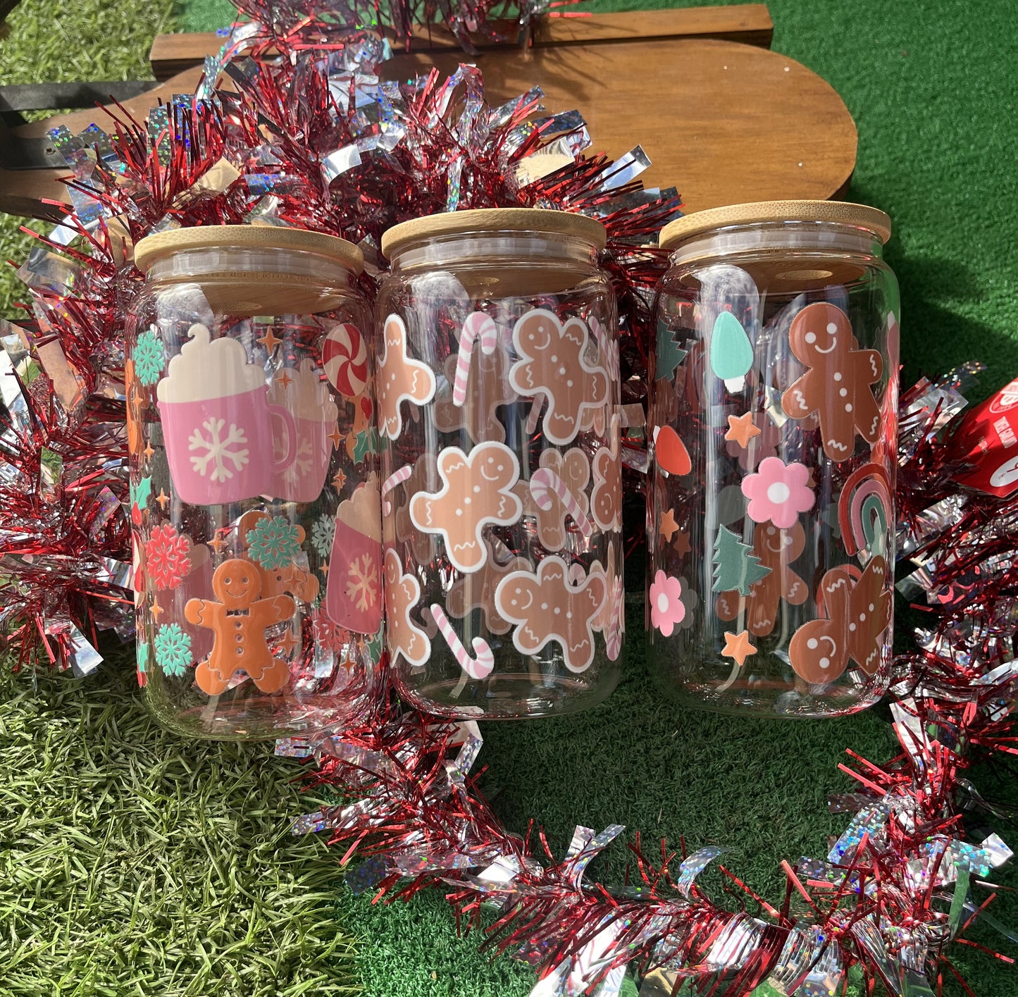 Christmas Glass Cups with Bamboo Lid & Straw – Gingerbread Man, Candy Cane & Holiday Designs