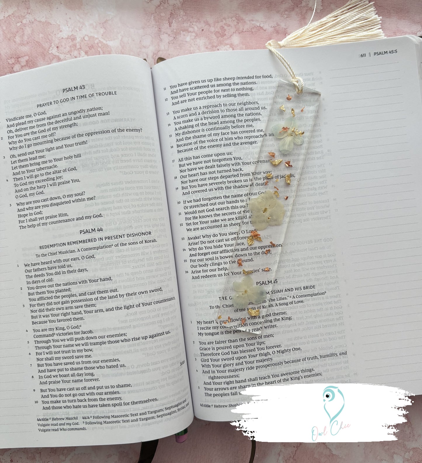 Handmade Resin Bookmark with Dried Flowers & Gold Flakes  |  Aesthetic Gift for Book Lovers